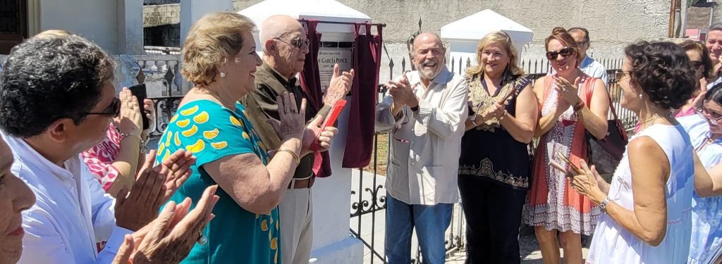 Placa conmemorativa a Juan García Ponce