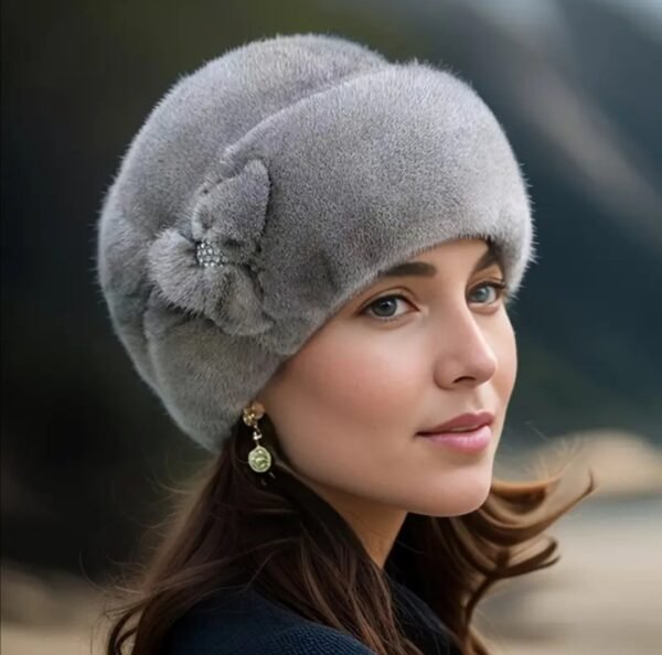 Gorro gris de peluche