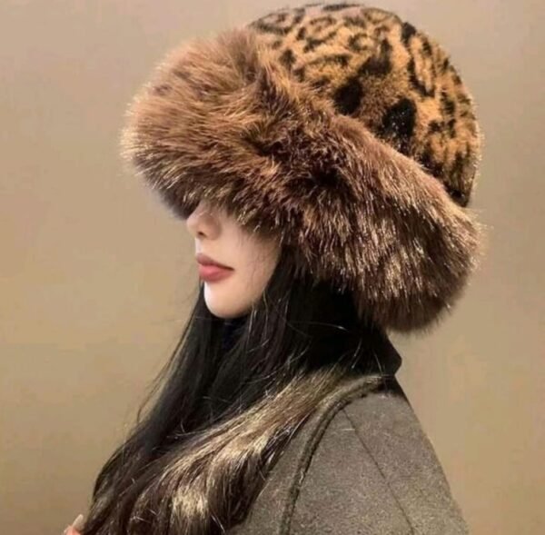 Gorro de peluche animal print