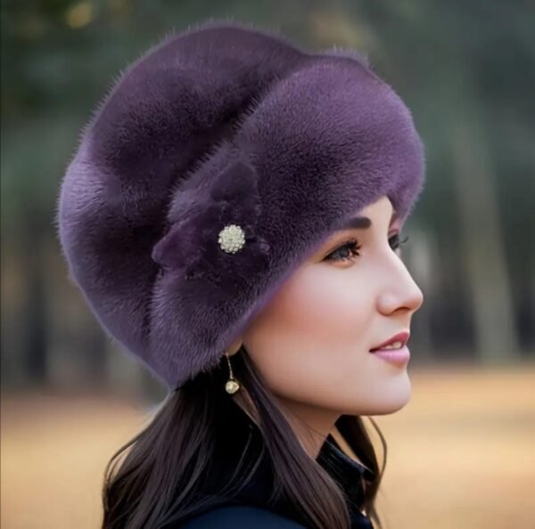 Gorro morado de peluche